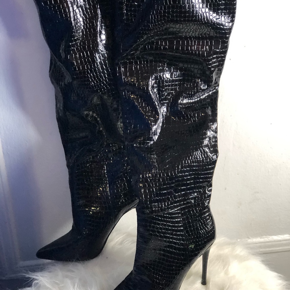 Boot - Picture 2 of 4